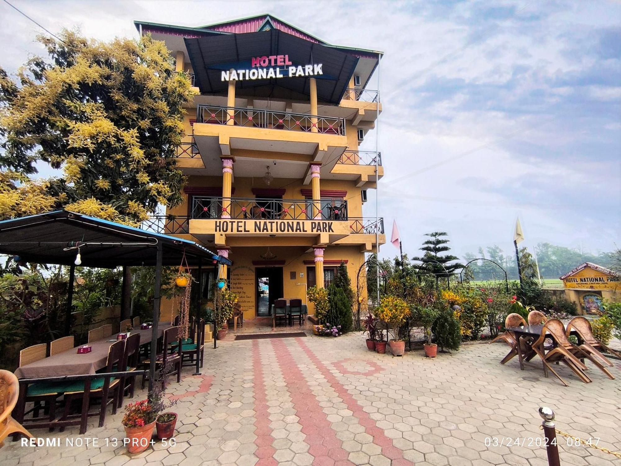 Hotel National Park Sauraha- Homely Stay And Peaceful Location With Jungle Safari Arrangements المظهر الخارجي الصورة